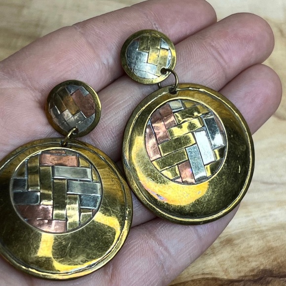 🚫SOLD🚫Vintage Tri-color Basket Weave Earrings Silver Copper Brass - Picture 4 of 8